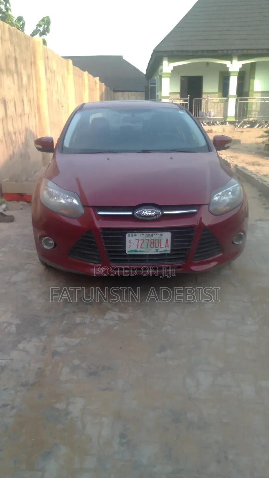 Ford B700 2013 Red