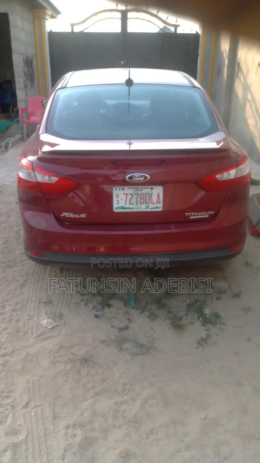 Ford B700 2013 Red