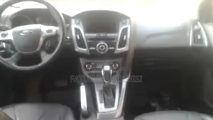 Ford B700 2013 Red