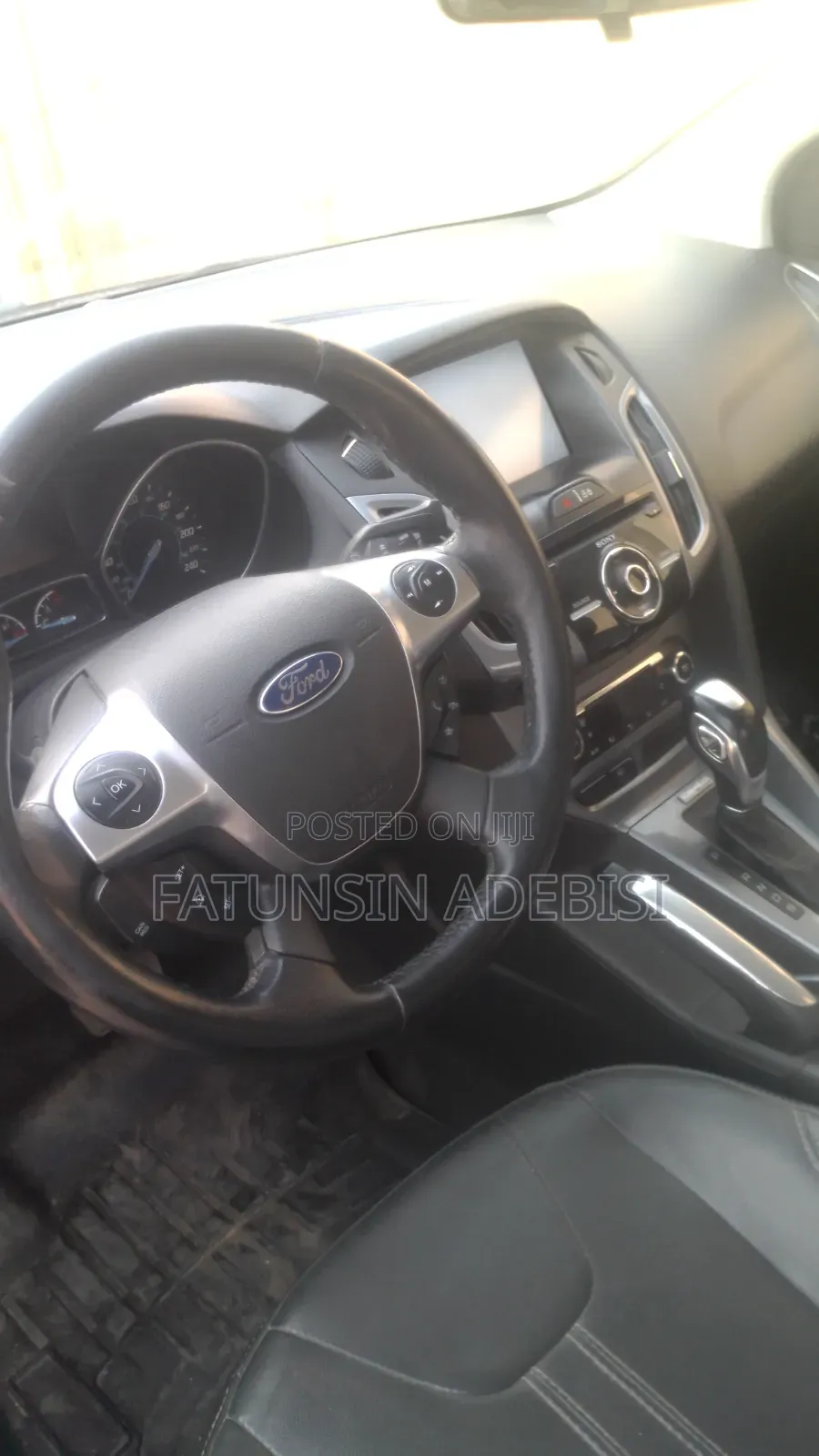 Ford B700 2013 Red