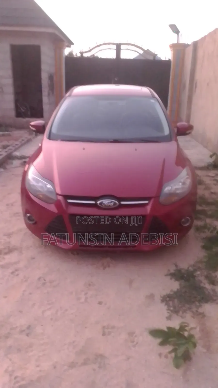 Ford B700 2013 Red