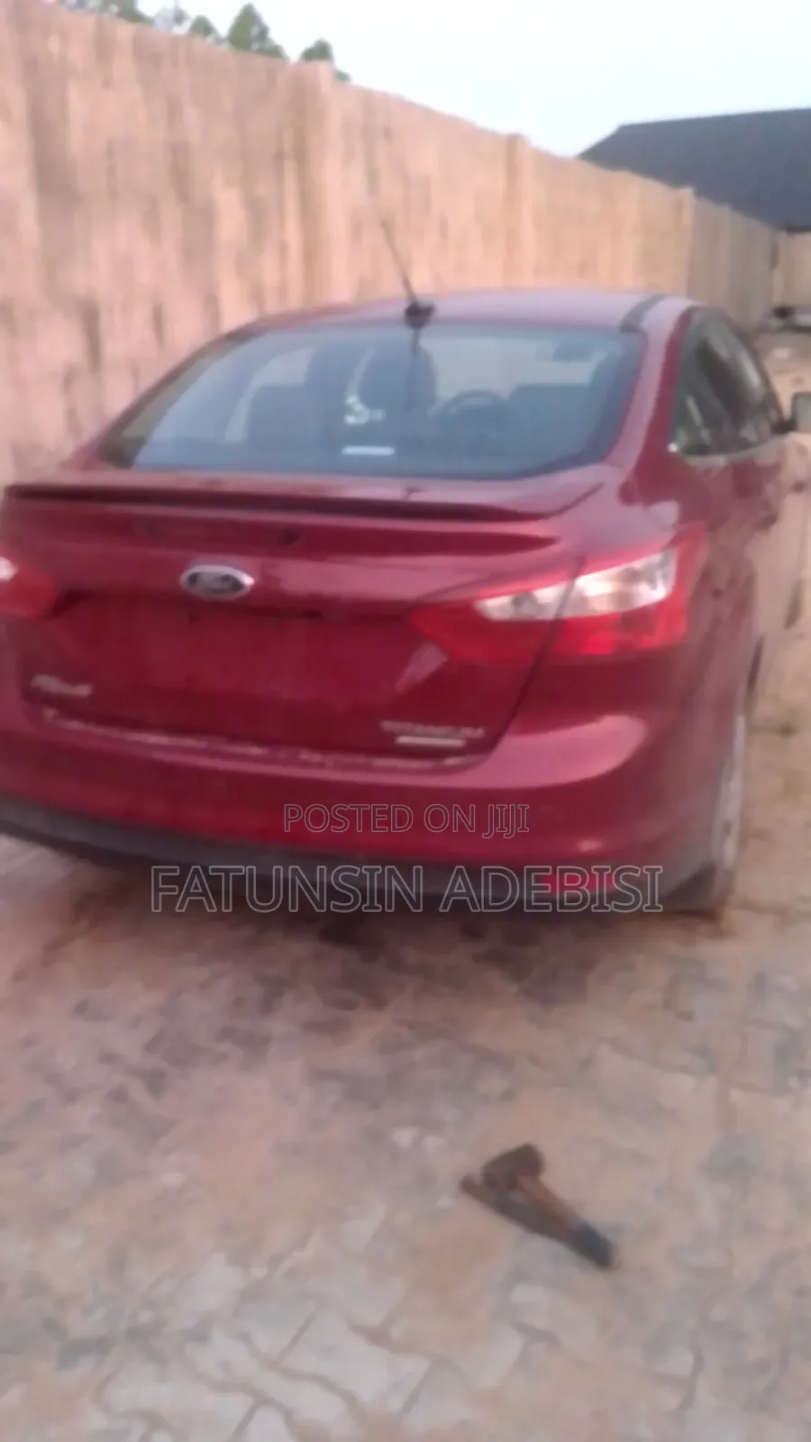 Ford B700 2013 Red