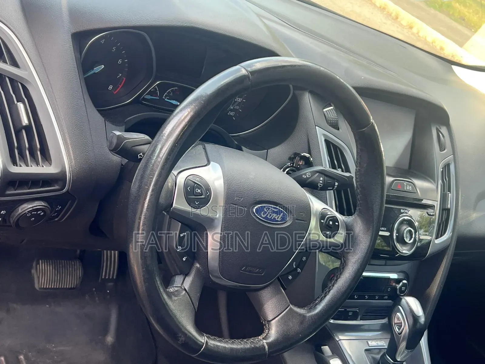 Ford B700 2013 Red