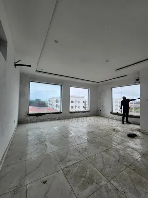 Showroom Shop for Rent