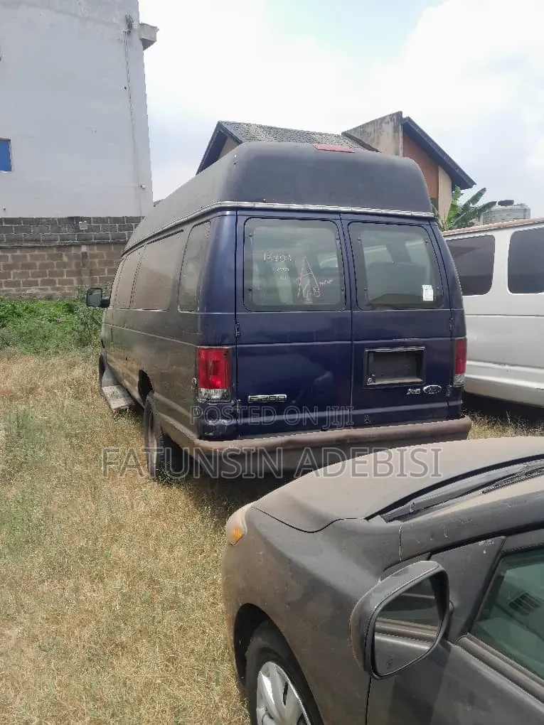 Ford E250 2010 Blue