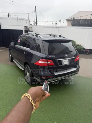Mercedes-Benz M Class ML350 4dr SUV (3.5L 6cyl 7A) 2014 Black