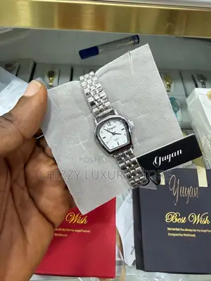 High Quality Ladies Chain Strap Wristwatch