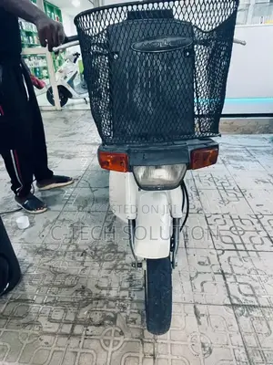 Suzuki Lets 2015 White