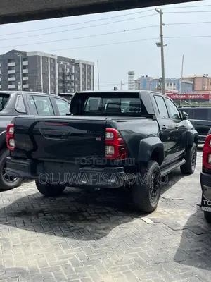 New Toyota Hilux 2024 Black