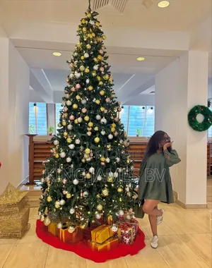 Christmas Tree – Beautiful Festive Holiday Decoration