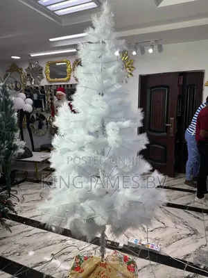 Snow Flocked Christmas Tree – Winter Wonderland Style