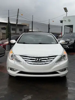 Hyundai Sonata Limited 2.0T Sedan (2.0L 4cyl 6A) 2013 White