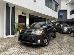 Toyota Highlander SE 4x2 V6 (3.5L 6cyl 8A) 2017 Black