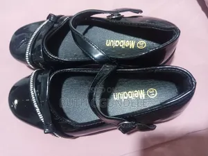Meibalun Girls' Patent Leather Mary Jane Shoes