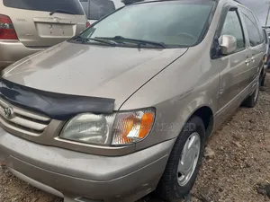 Toyota Sienna 2003 Gold