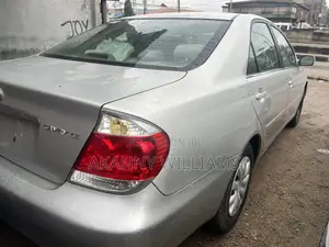 Toyota Camry LE 4dr Sedan (2.4L 4cyl 5A) 2005 Silver