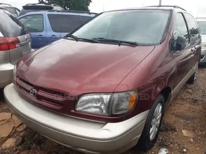 Toyota Sienna 2000 Red