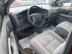 Toyota Sienna 2000 Red
