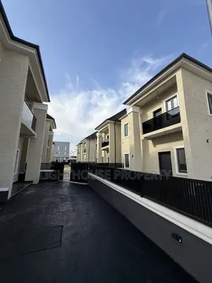 4bdrm Duplex in Gaduwa District for sale