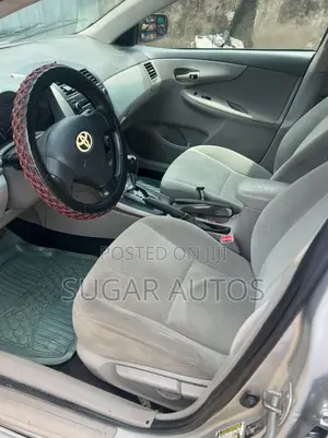 Toyota Corolla LE 4dr Sedan (1.8L 4cyl 4A) 2010 Silver