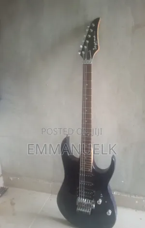 6 Strings Base Guitar