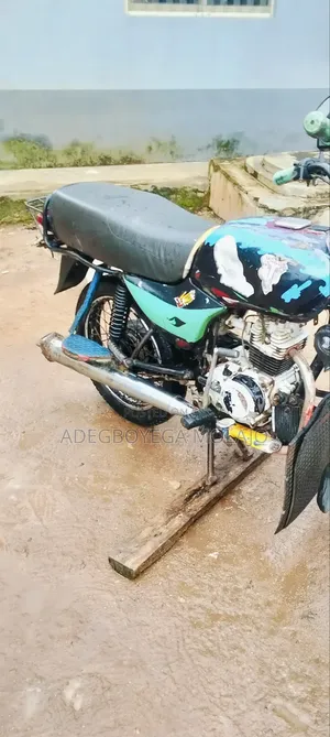 Bajaj Avenger 150 Street 2024 Red