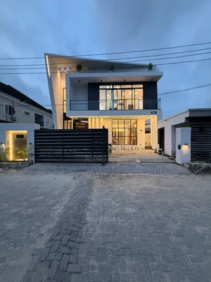 5bdrm House in Off Lekki-Epe Expressway for sale