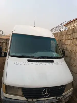 Mercedes-Benz Sprinter 2000 White
