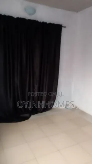 A Room in a Flat for Monthly Rent