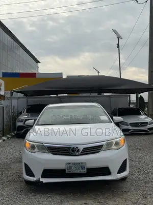 Toyota Camry LE 4dr Sedan (2.5L 4cyl 6A) 2013 White
