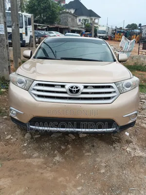 Toyota Highlander 2012 Gold