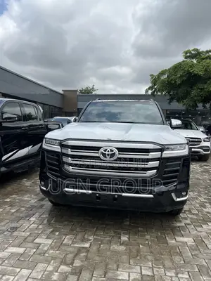 Toyota Land Cruiser LC300 2025 Black