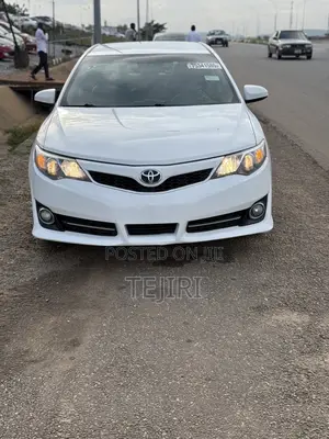 Toyota Camry SE 4dr Sedan (2.5L 4cyl 6A) 2014 White
