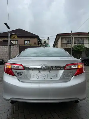 Toyota Camry XLE V6 4dr Sedan (3.5L 6cyl 6A) 2013 Silver
