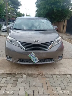 Toyota Sienna 2011 Gray