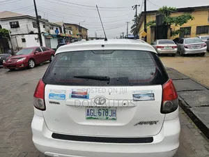 Toyota Matrix 2004 White