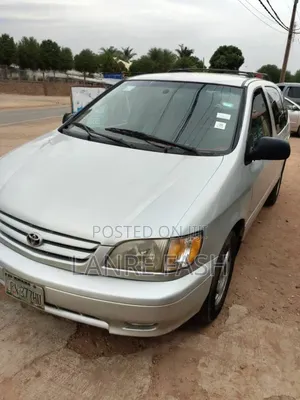 Toyota Sienna 2000 Gray