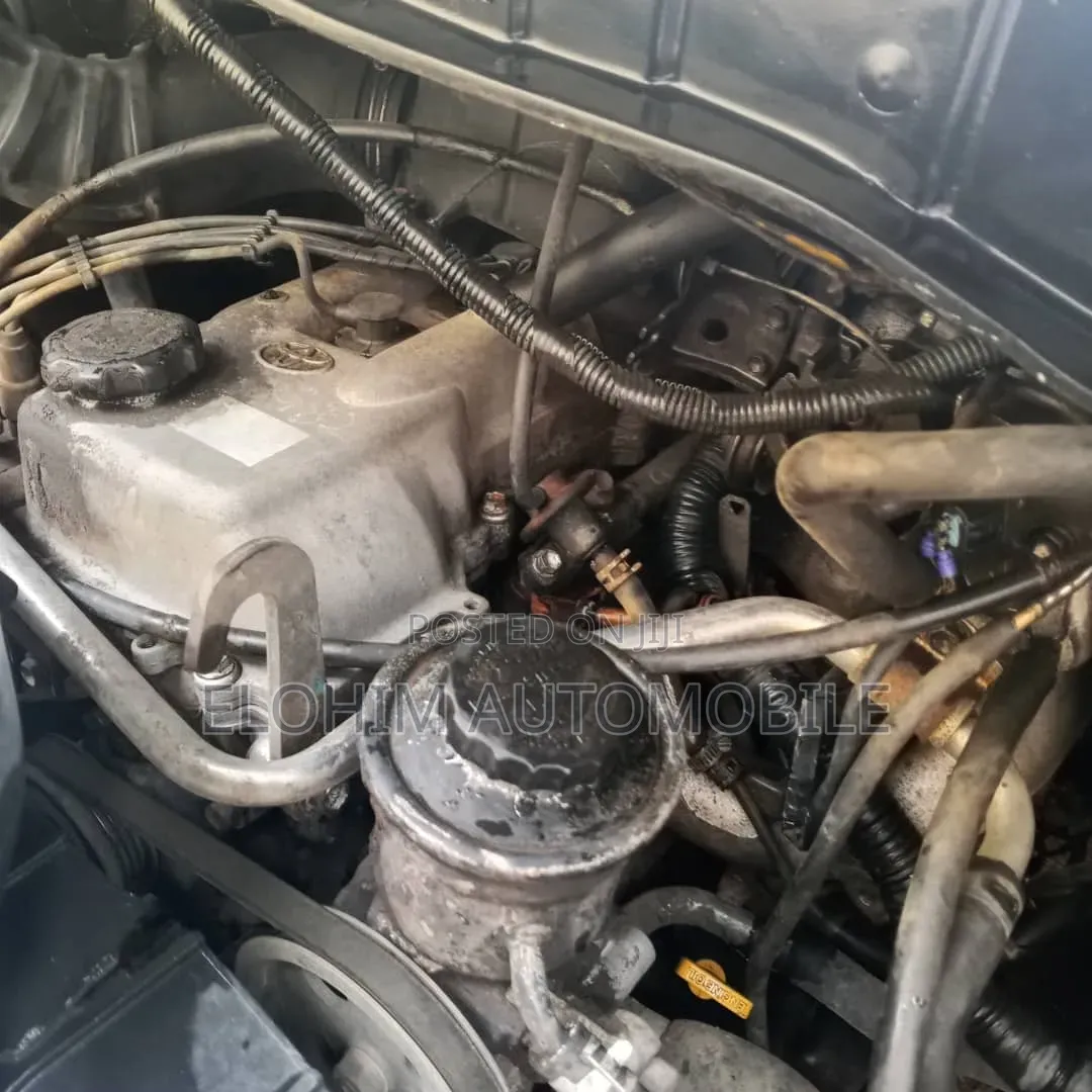 Toyota HiAce 2002 Blue