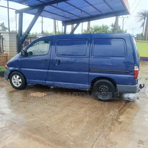 Toyota HiAce 2002 Blue
