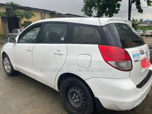 Toyota Matrix 2004 White