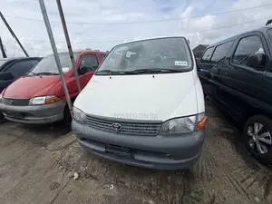 Toyota HiAce 2006 White