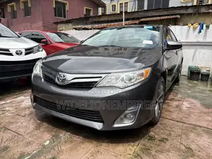 Toyota Camry XLE 4dr Sedan (2.5L 4cyl 6A) 2013 Gray