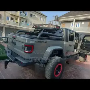 Jeep Gladiator Booth Cover