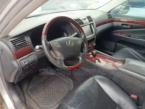 Lexus LS 460 2009 Gold
