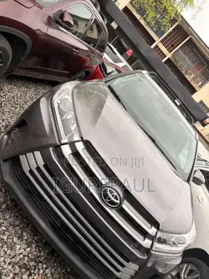 Toyota Highlander XLE 4x4 V6 (3.5L 6cyl 8A) 2017 Gray