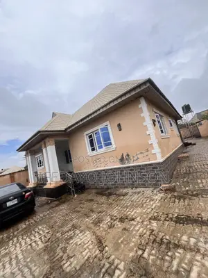 Furnished 3bdrm Apartment in Ajadi, Ologuneru for rent