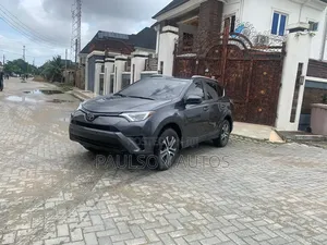 Toyota RAV4 LE 4dr SUV AWD (2.5L 4cyl 6A) 2018 Gray