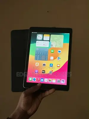 Apple iPad 9.7 128 GB Gray