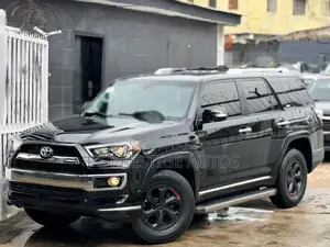 Toyota 4-Runner SR5 4WD 2011 Black
