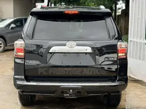 Toyota 4-Runner SR5 4WD 2011 Black